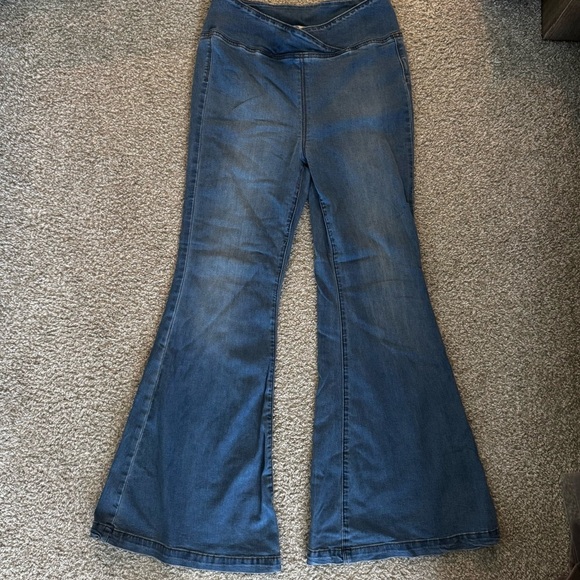 FREE PEOPLE WOMEN'S VENICE BEACH MEDIUM WASH FLARE JEANS size 30 - Picture 8 of 8